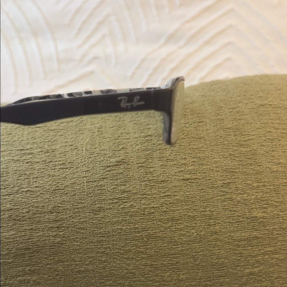 Ray-Ban Classic Black Eye Glasses! Never been worn!